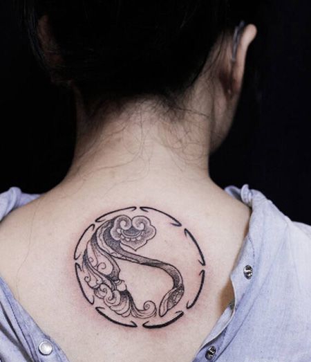 背部有创意的如意纹身图案