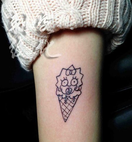 手臂简约的冰淇淋纹身图案