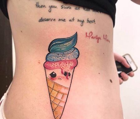 女生侧腰冰淇淋纹身图案