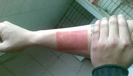 手臂中国国旗纹身图案