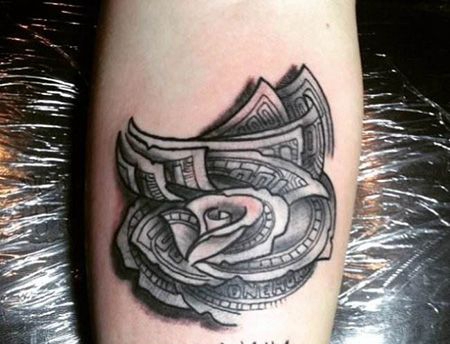 手臂个性纸币纹身图案