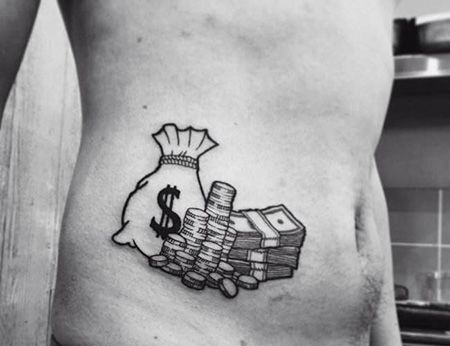 腹部一叠纸币纹身图案