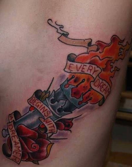 腰部燃烧的火炬纹身图案