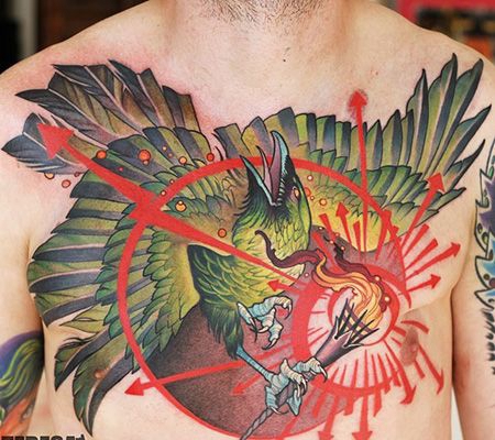 胸前老鹰和火炬纹身图案