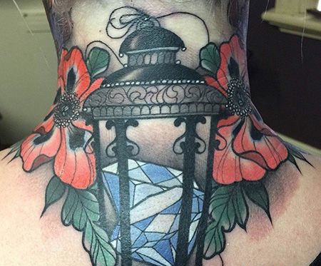 颈部路灯纹身图案