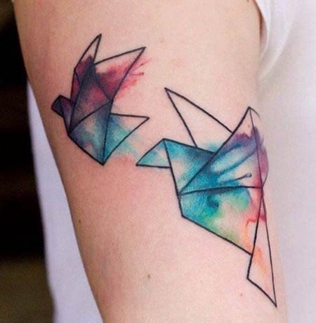 大臂水墨千纸鹤纹身图案