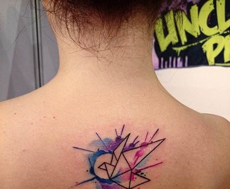 背部简约泼墨千纸鹤纹身图案