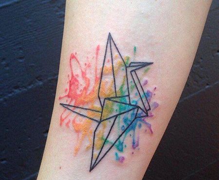 手臂有创意的千纸鹤纹身图案