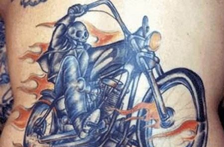 背部骷髅摩托车纹身图案