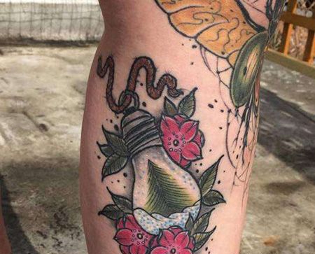 小腿精美的灯泡纹身图案