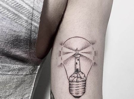 大臂灯塔电灯泡纹身图案
