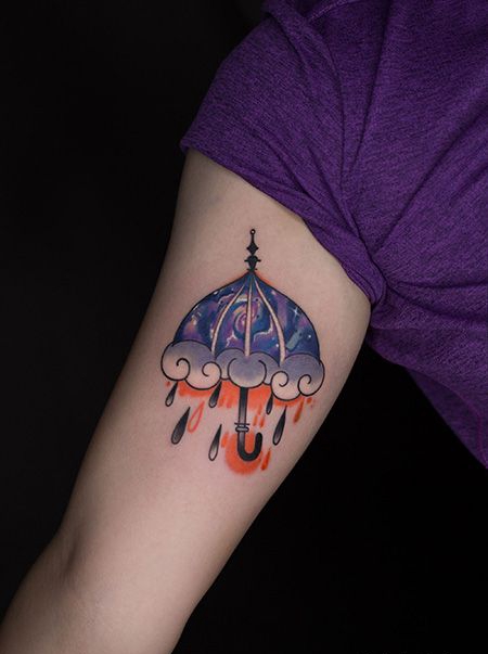 大臂可爱的雨伞纹身图案