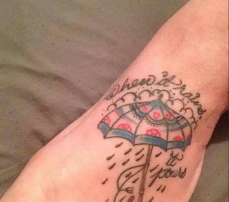 脚背雨伞纹身图案