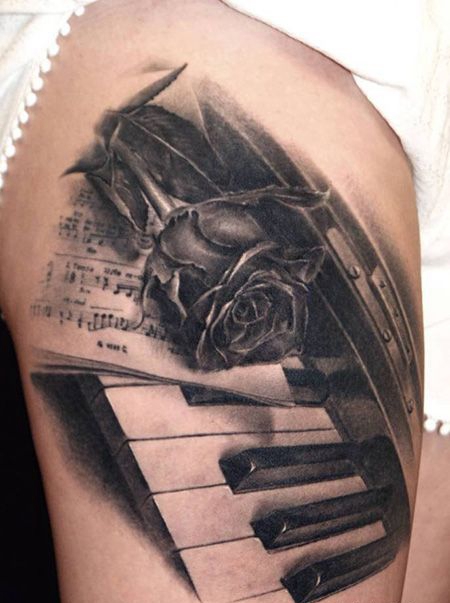 大腿精美的钢琴纹身图案