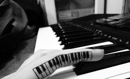 手指钢琴纹身图案