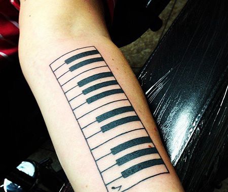 手臂钢琴键盘纹身图案