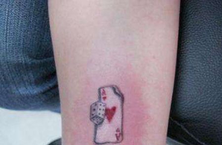 手臂扑克色子纹身图案