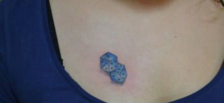 胸前色子纹身图案