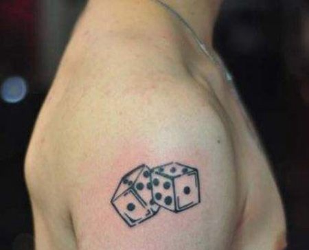 大臂个性的色子纹身图案