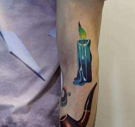 手臂蓝色蜡烛纹身图案