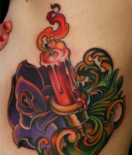 女生侧腰蜡烛纹身图案