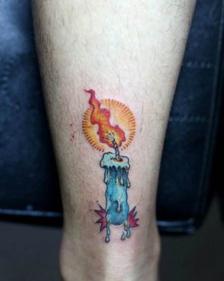 脚踝蓝色蜡烛纹身图案