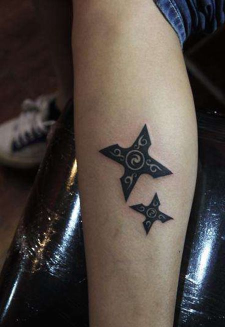 小腿飞镖纹身图案