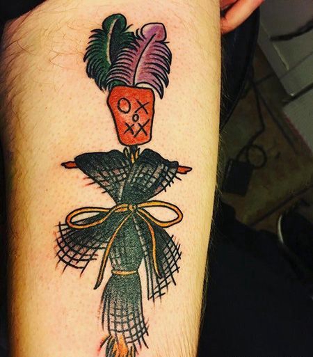 大臂稻草人纹身图案