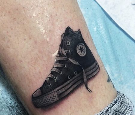 脚踝个性的运动鞋纹身图案