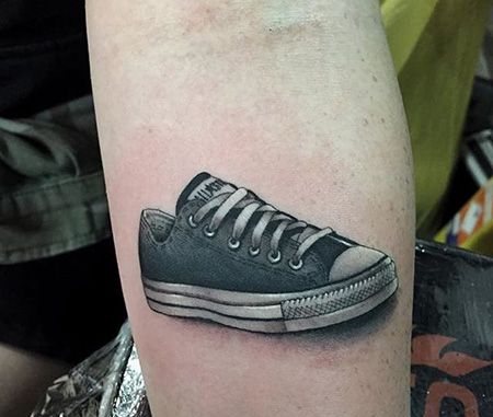 手臂运动鞋纹身图片