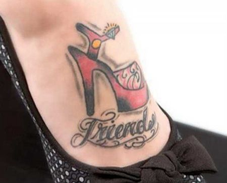 脚背红色高跟鞋纹身图案