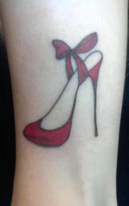 脚踝红色高跟鞋纹身图片