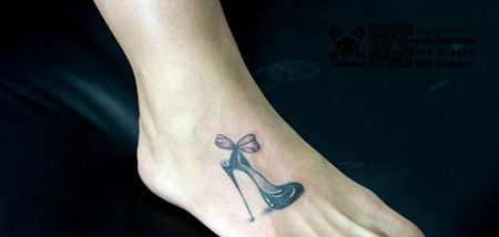 女生脚背高跟鞋纹身图案