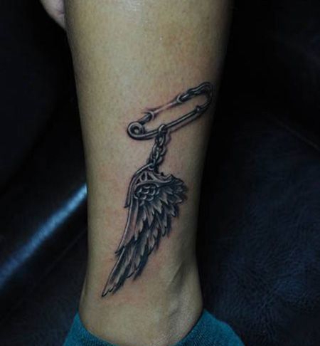 小腿曲别针纹身图案