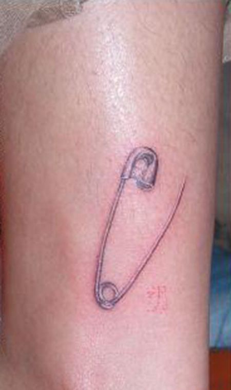 脚踝个性别针纹身图案