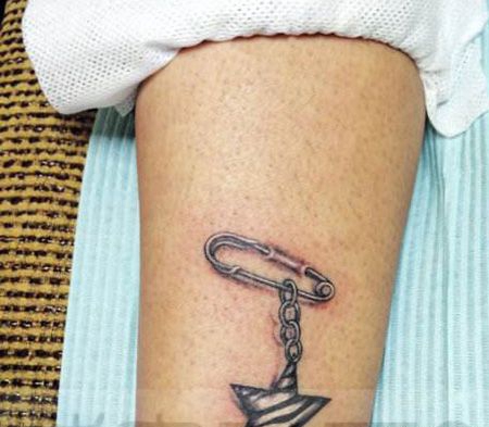 小腿别针星星纹身图案