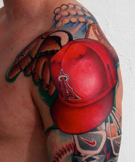 大臂红色棒球帽纹身图案
