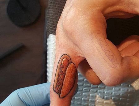 手指热狗纹身图案