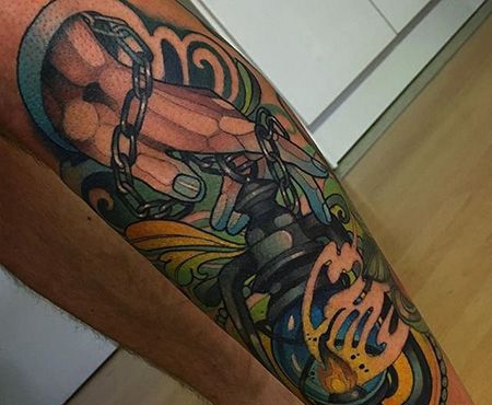 小腿复古油灯纹身图案