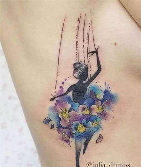 胸部侧面芭蕾木偶纹身图案