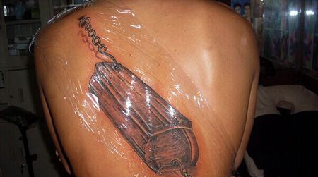 背部个性的棺材纹身图案