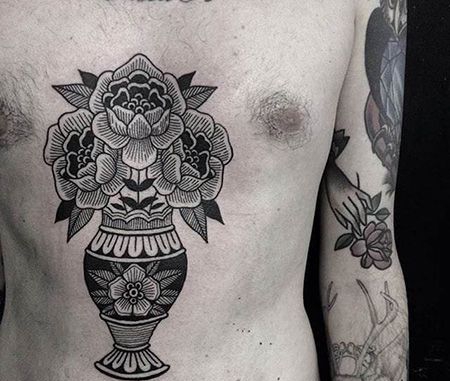 腹部花瓶纹身图案