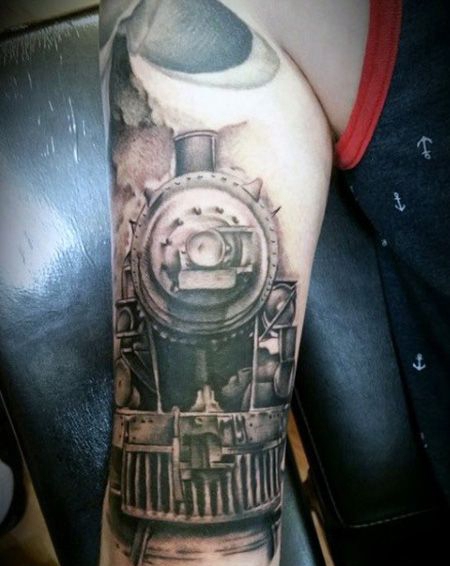 大臂复古火车头纹身图案