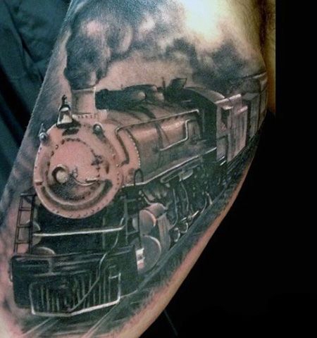 手臂霸气的火车纹身图案