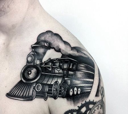 肩部火车头纹身图案