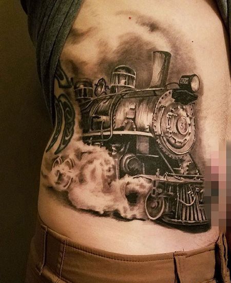腹部火车头纹身图案