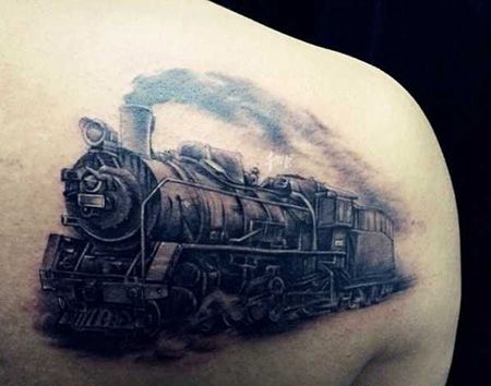 背部火车头纹身图案
