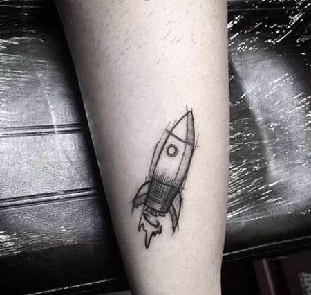 手腕卡通火箭纹身图片
