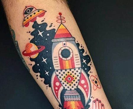 手臂太空里的火箭纹身图案