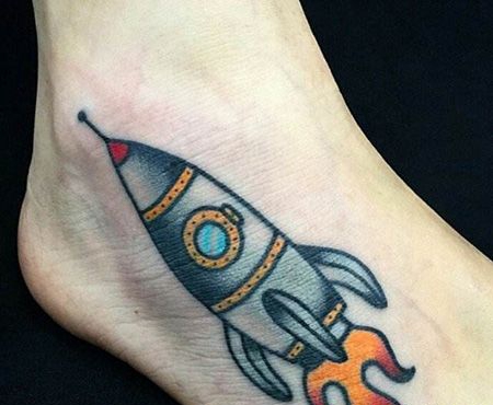 脚背火箭纹身图案